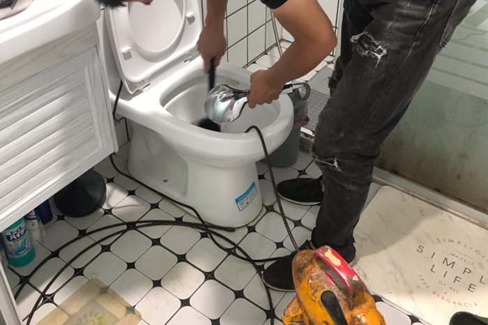 瑞金马桶堵塞自己疏通还是找师傅？专业上门服务让你省时更省心